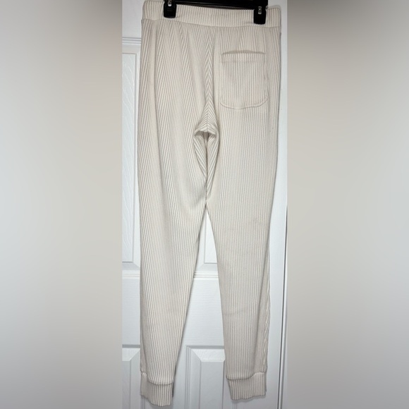 ALO Yoga Muse Sweatpants - Picture 4 of 4